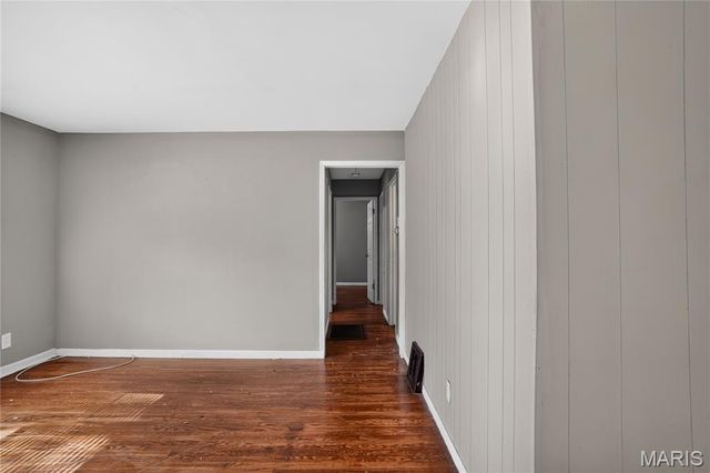 9713 Medford Drive, St Louis, MO 63136