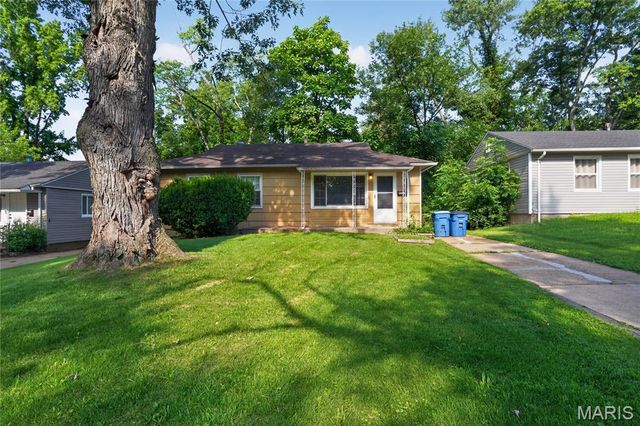 9713 Medford Drive, St Louis, MO 63136