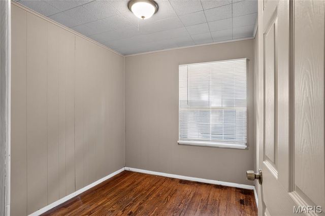 9713 Medford Drive, St Louis, MO 63136