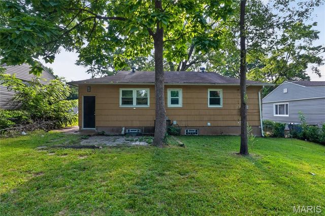 9713 Medford Drive, St Louis, MO 63136