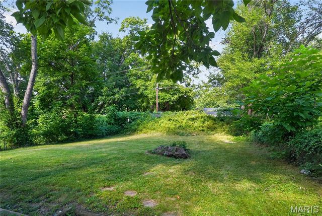 9713 Medford Drive, St Louis, MO 63136