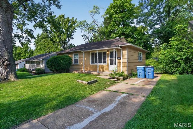 9713 Medford Drive, St Louis, MO 63136