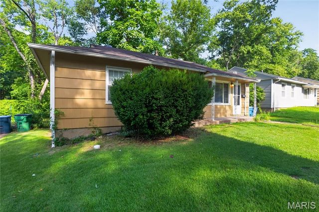 9713 Medford Drive, St Louis, MO 63136