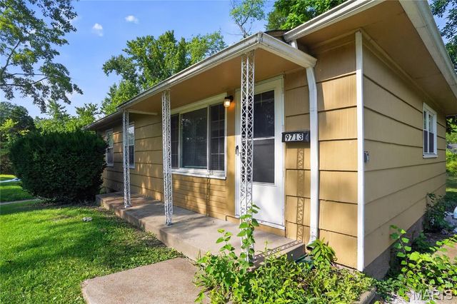 9713 Medford Drive, St Louis, MO 63136