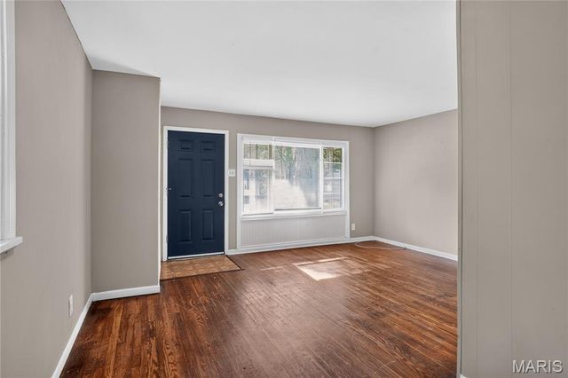 9713 Medford Drive, St Louis, MO 63136
