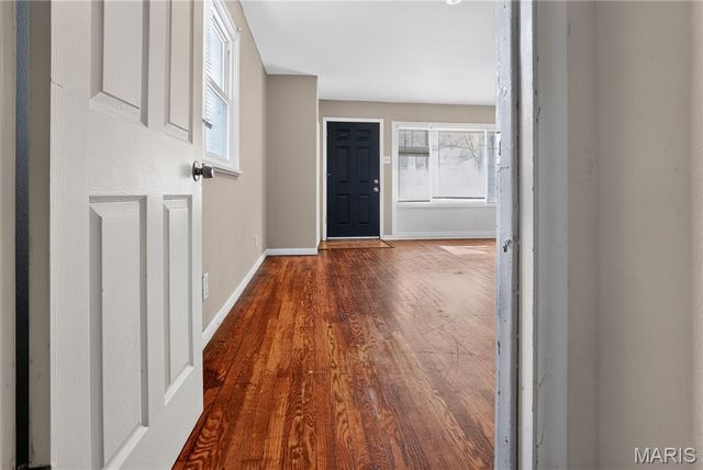 9713 Medford Drive, St Louis, MO 63136