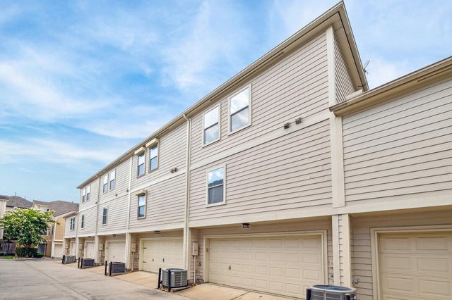 1138 W 25th Street E, Houston, TX 77008