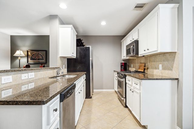 1138 W 25th Street E, Houston, TX 77008