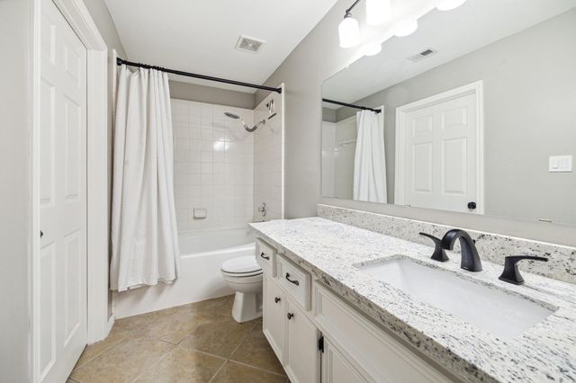 1138 W 25th Street E, Houston, TX 77008