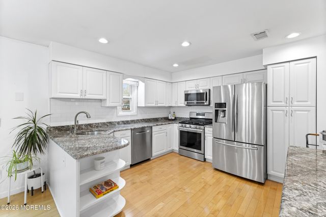 4 Hidden Hollow Court, Jackson, NJ 08527