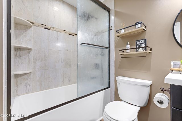 4 Hidden Hollow Court, Jackson, NJ 08527