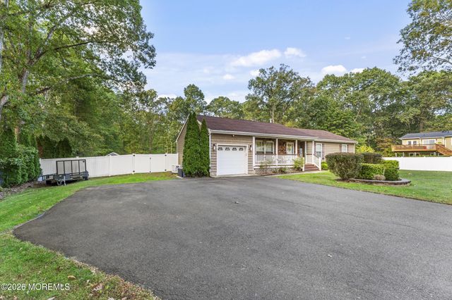 4 Hidden Hollow Court, Jackson, NJ 08527