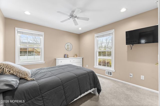 4 Hidden Hollow Court, Jackson, NJ 08527