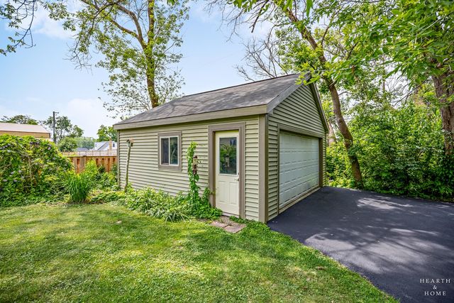 10405 Kenilworth Avenue, Algonquin, IL 60102