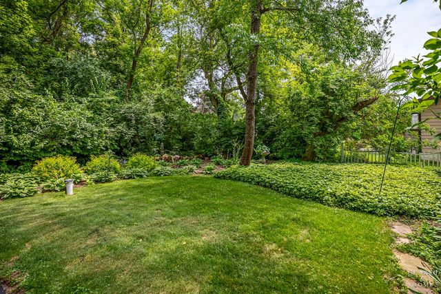 10405 Kenilworth Avenue, Algonquin, IL 60102