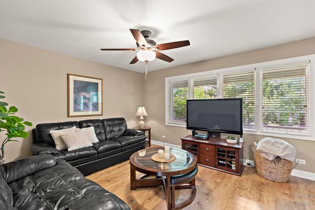 10405 Kenilworth Avenue, Algonquin, IL 60102