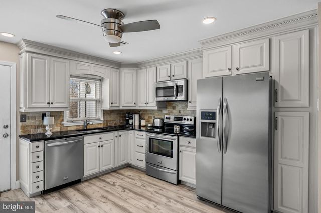 3 SHEFFIELD PL, Southampton, NJ 08088