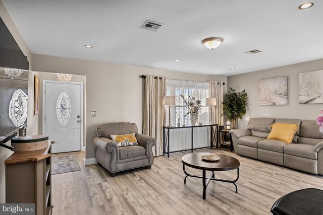 3 SHEFFIELD PL, Southampton, NJ 08088