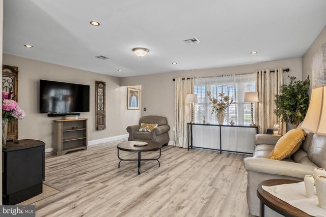 3 SHEFFIELD PL, Southampton, NJ 08088