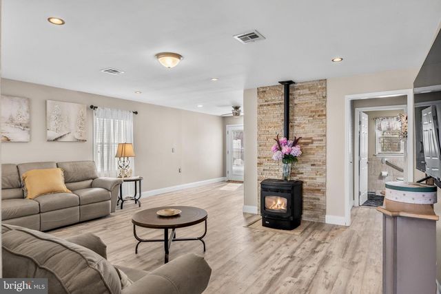 3 SHEFFIELD PL, Southampton, NJ 08088