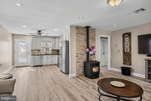 3 SHEFFIELD PL, Southampton, NJ 08088