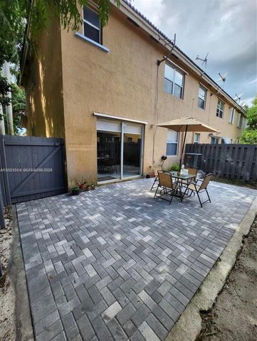 901 NE 42nd Ave, Homestead, FL 33033