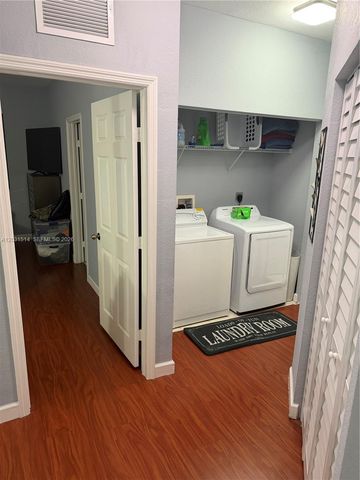 901 NE 42nd Ave, Homestead, FL 33033