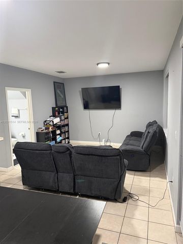 901 NE 42nd Ave, Homestead, FL 33033