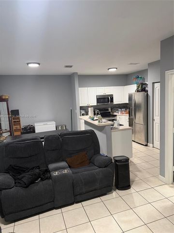 901 NE 42nd Ave, Homestead, FL 33033