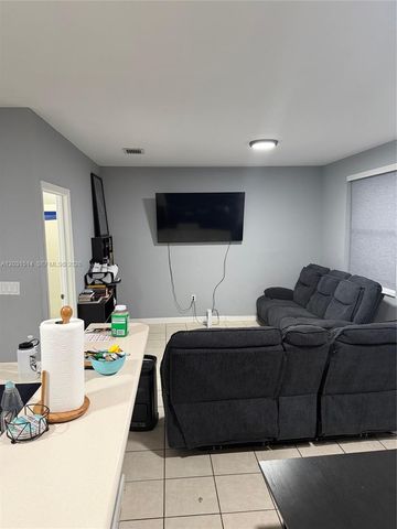 901 NE 42nd Ave, Homestead, FL 33033