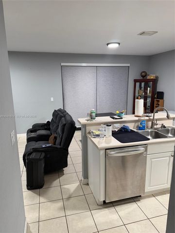 901 NE 42nd Ave, Homestead, FL 33033
