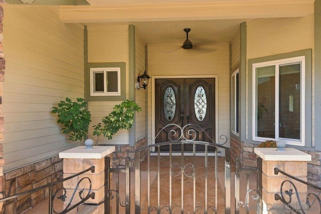 1422 W Country Club, Escondido, CA 92026 — exterior