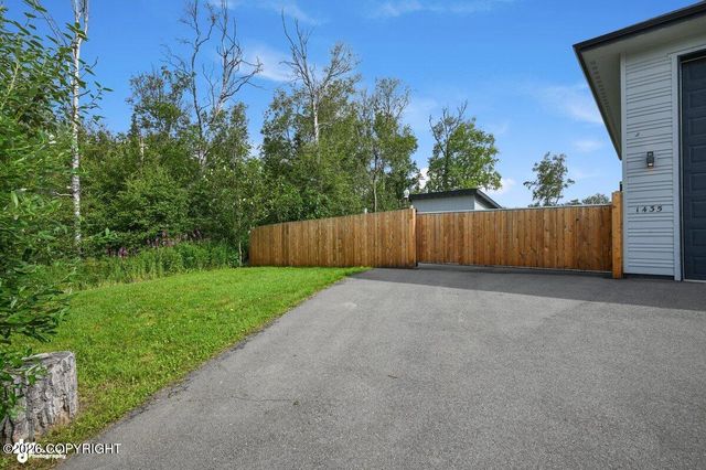 1435 S Andre Circle, Palmer, AK 99645