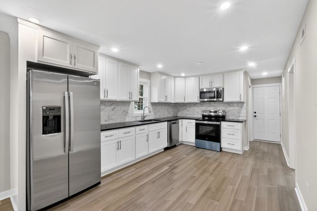 2725 Herman St, Nashville, TN 37208