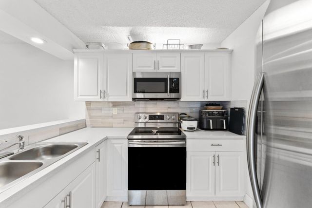3874 VICTORIA Drive, West Palm Beach, FL 33406