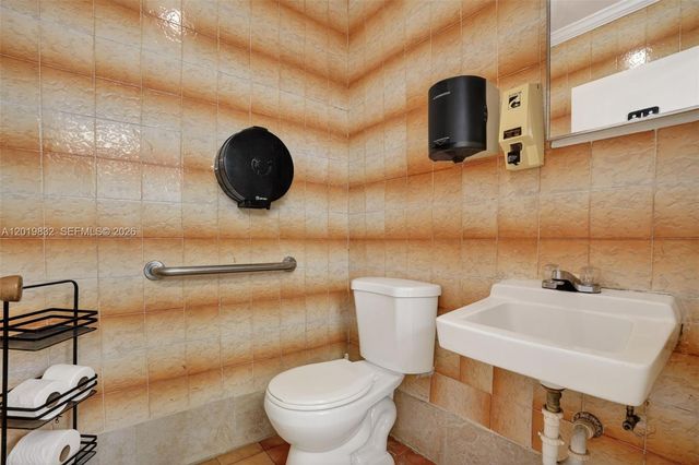 Coin Laundry for Sale on Palm Ave Hialeah, Hialeah, FL 33010