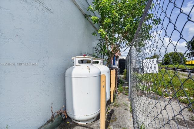 Coin Laundry for Sale on Palm Ave Hialeah, Hialeah, FL 33010