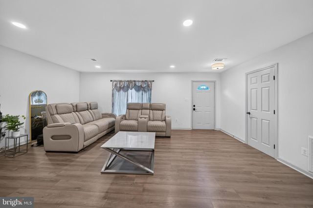1314 E HOLLY AVE, Sterling, VA 20164