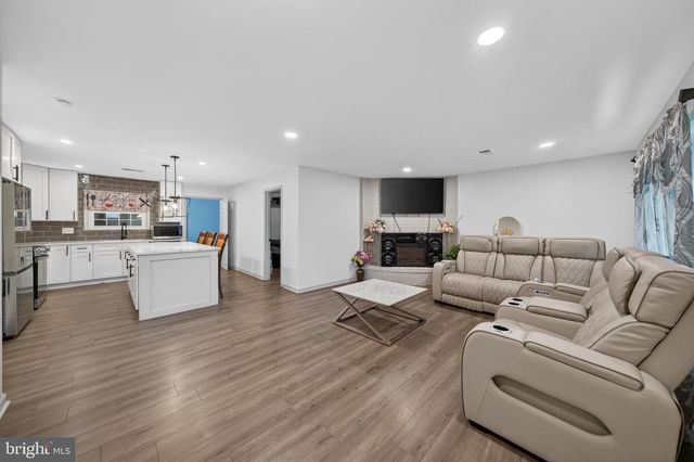 1314 E HOLLY AVE, Sterling, VA 20164