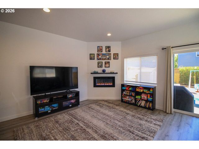 822 S 22ND Ave, Cornelius, OR 97113