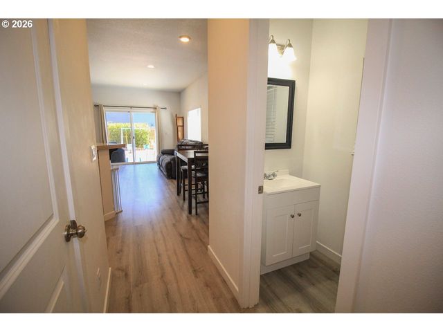 822 S 22ND Ave, Cornelius, OR 97113