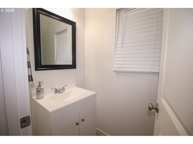 822 S 22ND Ave, Cornelius, OR 97113
