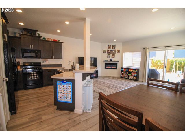 822 S 22ND Ave, Cornelius, OR 97113