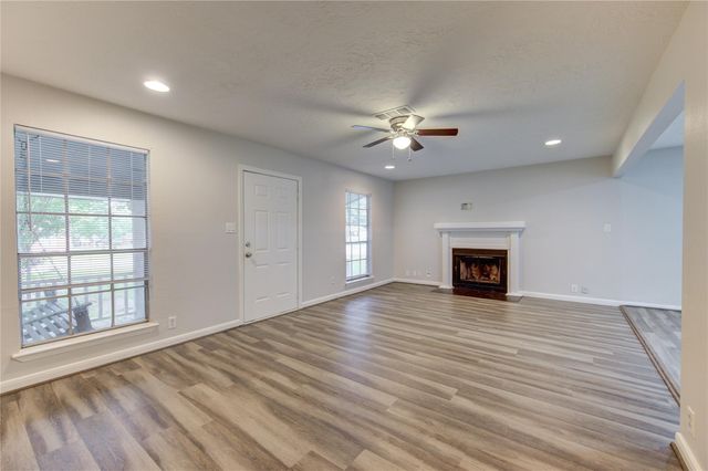 112 Begonia Lane, Highlands, TX 77562