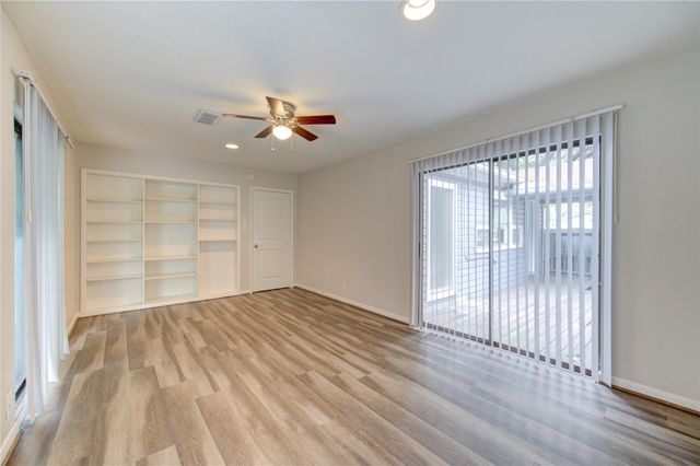 112 Begonia Lane, Highlands, TX 77562