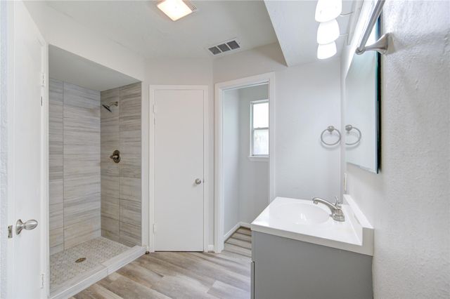 112 Begonia Lane, Highlands, TX 77562