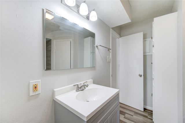 112 Begonia Lane, Highlands, TX 77562