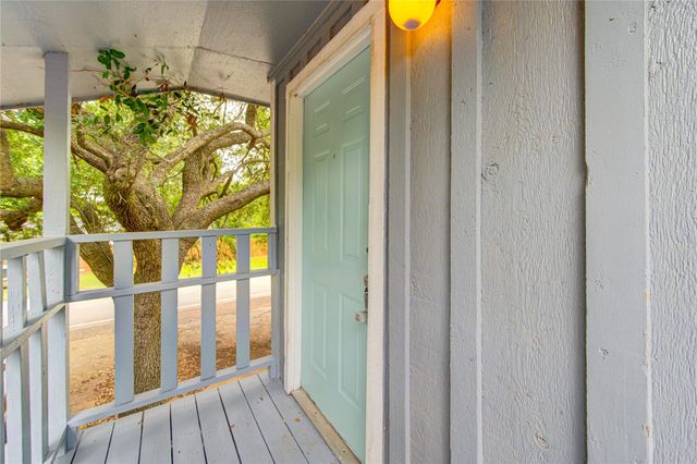 112 Begonia Lane, Highlands, TX 77562