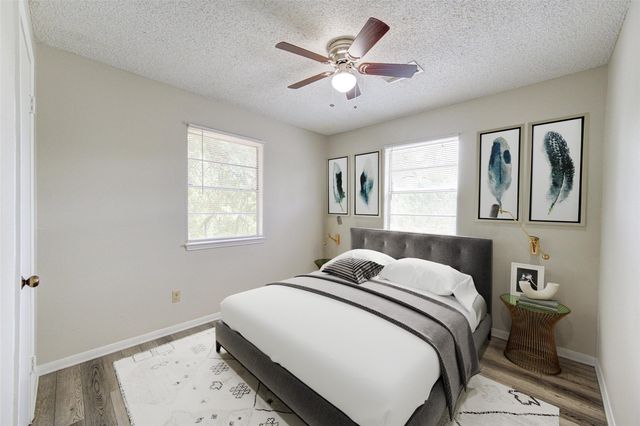 112 Begonia Lane, Highlands, TX 77562