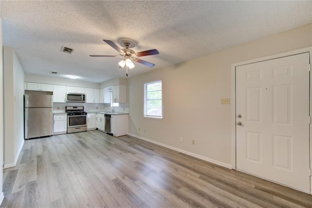 112 Begonia Lane, Highlands, TX 77562